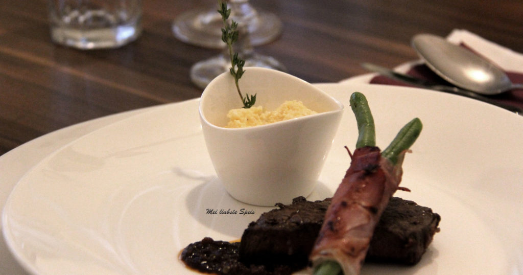 Zwiebel und Knoblauch fein schneiden und langsam ...