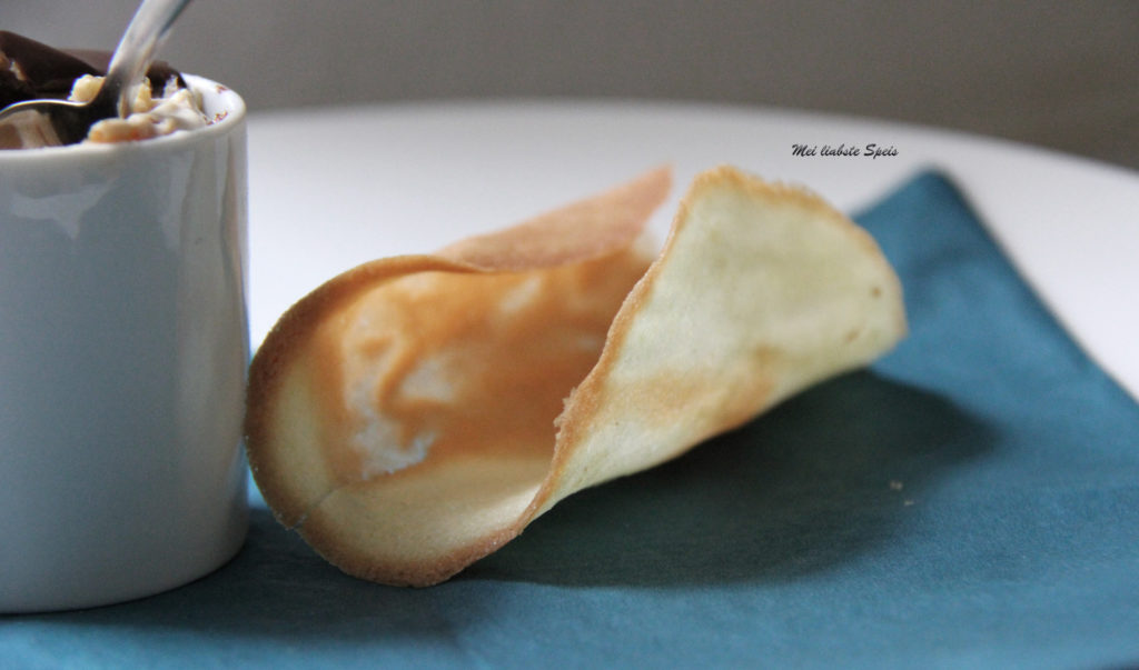 Den Ofen auf 180 Grad (Umluft) vorheizen. Butter und Zucker cremig rühren. ...