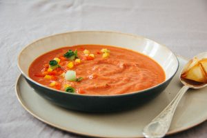 Geeiste Tomaten-Brotsuppe