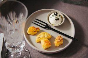 Knabberei aus Topfen-Blätterteig