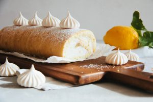 Zitronen-Biskuitroulade