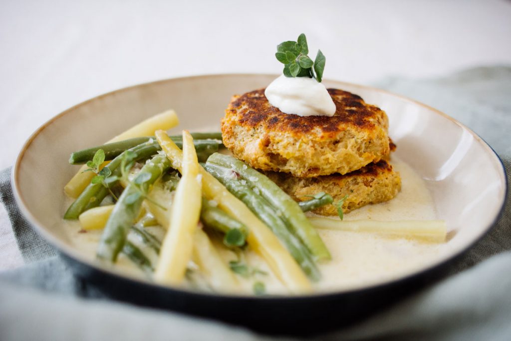 Rahmfisolen und Kaspressknödel