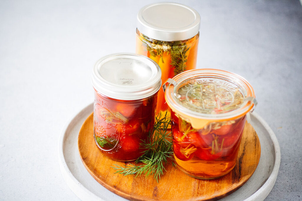 Süß-sauer eingelegtes Gemüse