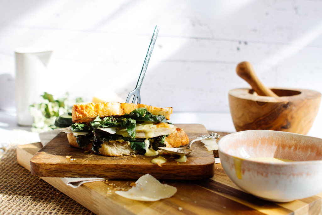 Super Sandwich mit Curry Aioli und Flowersprout