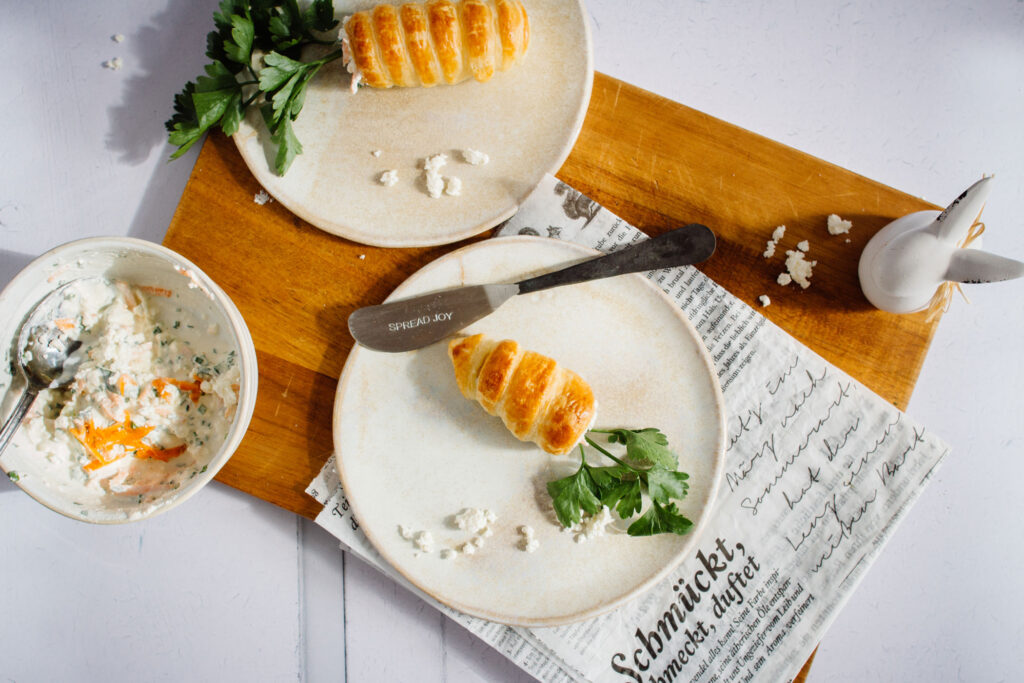 Blätterteig-Karotten mit Topfen-Frischkäse Aufstrich