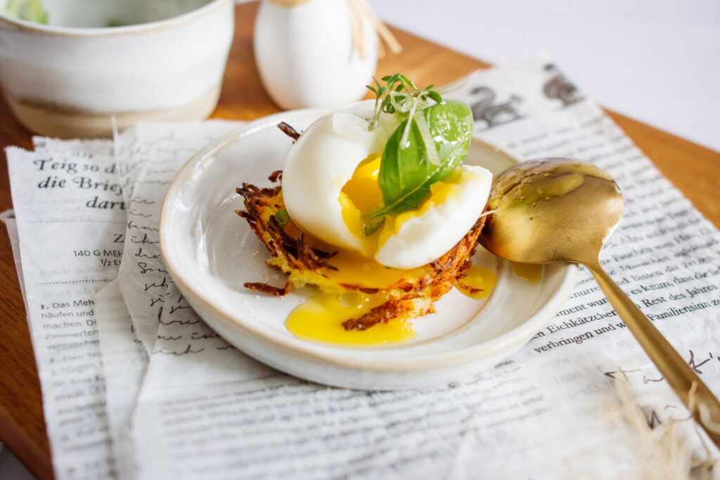 Rösti-Nester mit weichem Ei
