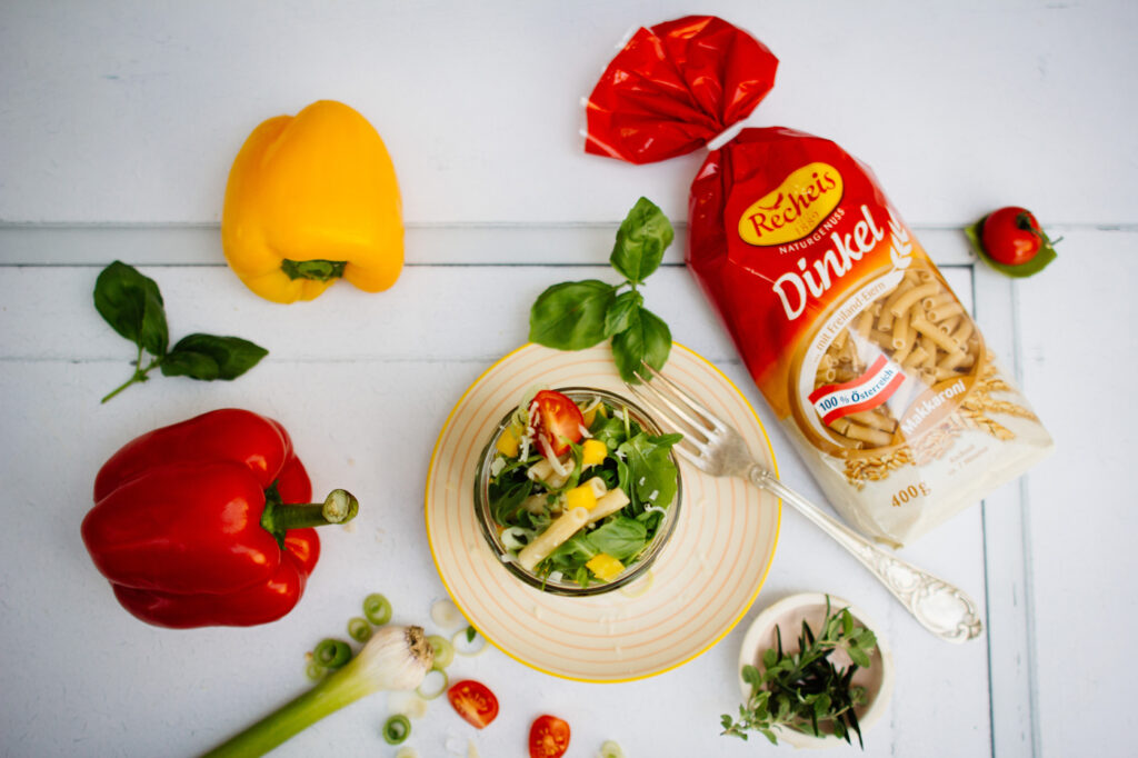 Mediterraner Nudelsalat
