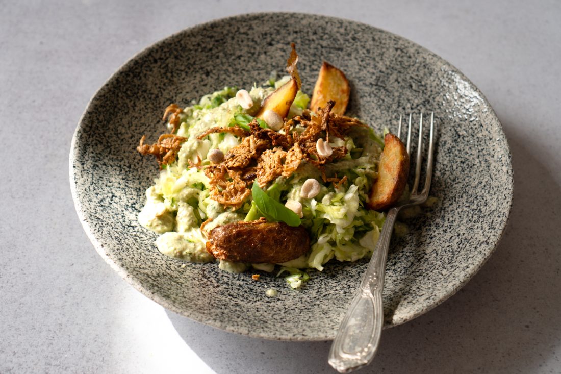 Green Goddess Salad mit knusprigem Tofu
