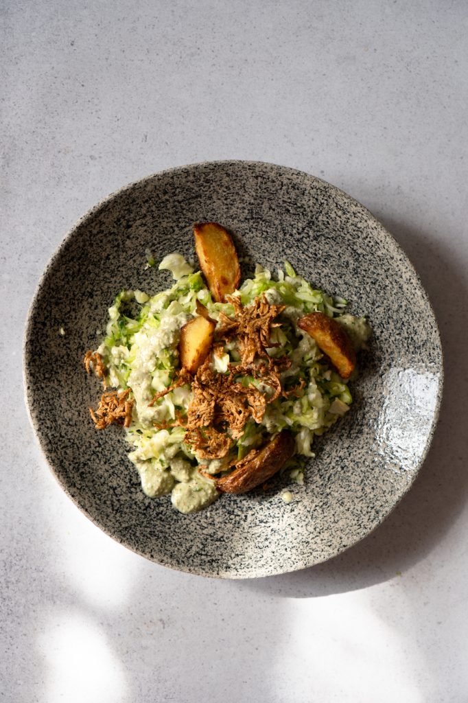 Green Goddess Salad mit knusprigem Tofu