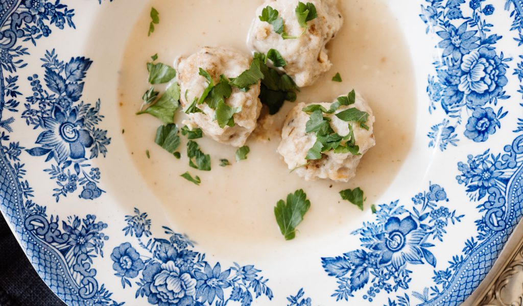 Brenssuppe mit Schwarzbrotknödel